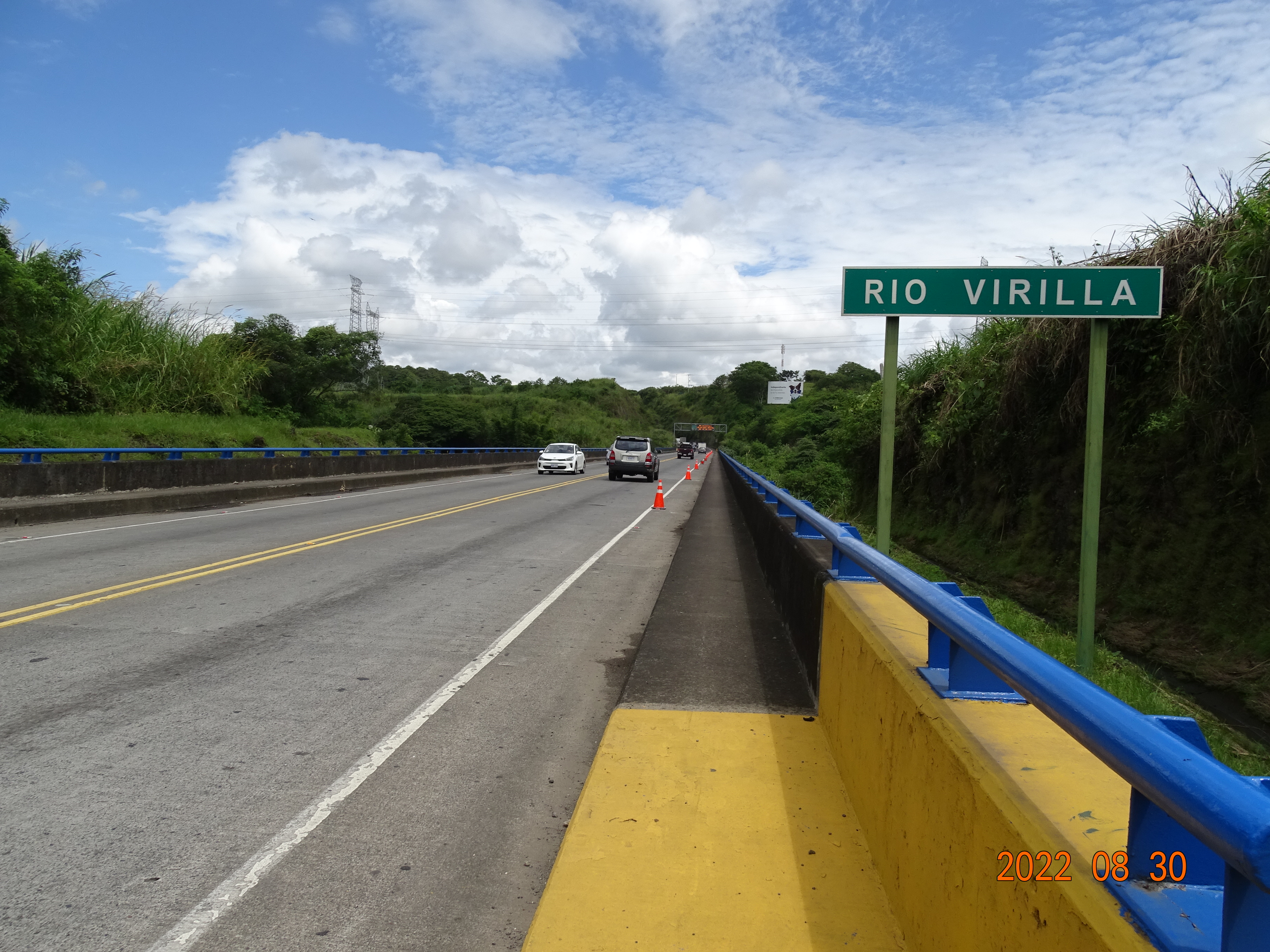 Puente sobre río Virilla